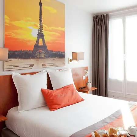 Alyss Saphir Cambronne Eiffel Otel