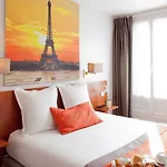 Alyss Saphir Cambronne Eiffel Hotel