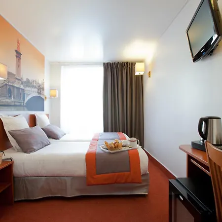 Alyss Saphir Cambronne Eiffel 3*