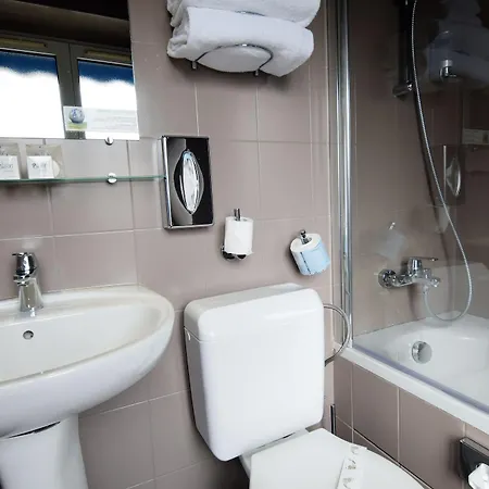 Alyss Saphir Cambronne Eiffel Hotel 3*