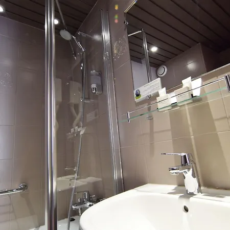 Alyss Saphir Cambronne Eiffel Paříž