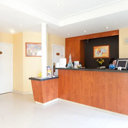 Alyss Saphir Cambronne Eiffel Hotel