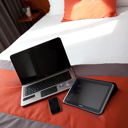 Alyss Saphir Cambronne Eiffel Hotel Paris