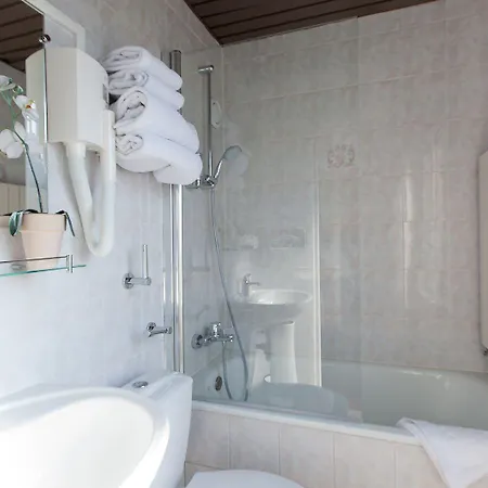 Alyss Saphir Cambronne Eiffel Paris