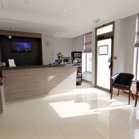 Alyss Saphir Cambronne Eiffel Hotel