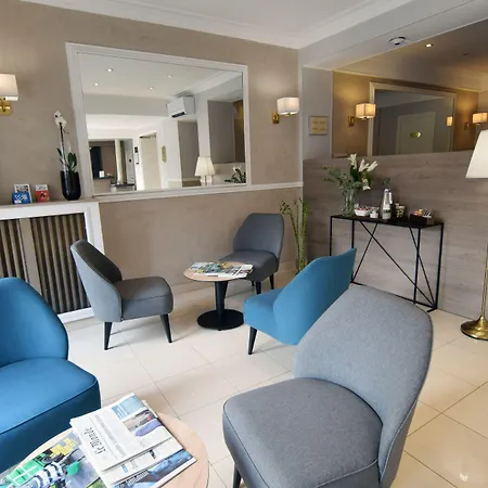 Alyss Saphir Cambronne Eiffel Paříž