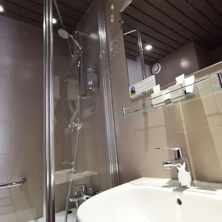 Alyss Saphir Cambronne Eiffel Hotel