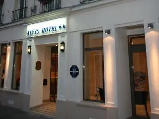 Alyss Saphir Cambronne Eiffel Hotel