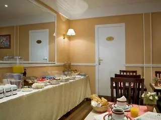 Alyss Saphir Cambronne Eiffel Hotel