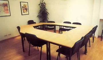 Alyss Saphir Cambronne Eiffel Hotel