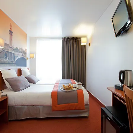 Alyss Saphir Cambronne Eiffel Hotel Paris